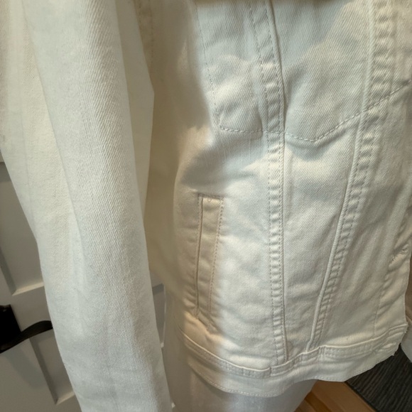 Lilly Pulitzer White Denim Jacket with Gold Buttons - Picture 2 of 8